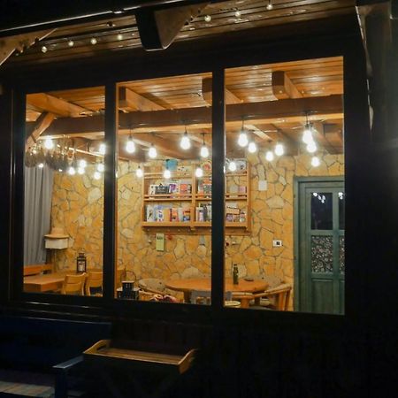 Valea Tirnei Rose Hip Hill Farm Bed & Breakfast エクステリア 写真